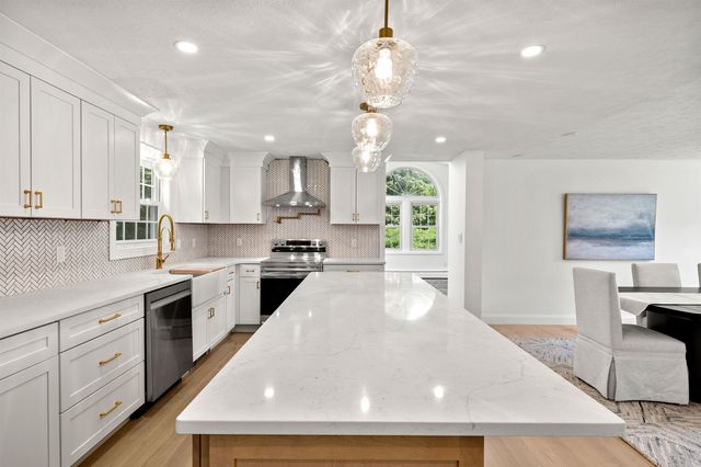 4 Elijah Hill Lane, Londonderry, NH 03053
