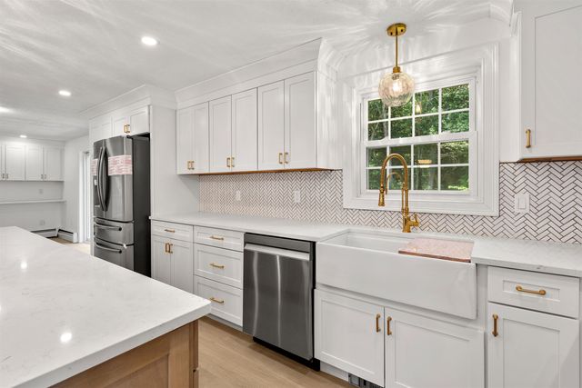4 Elijah Hill Lane, Londonderry, NH 03053