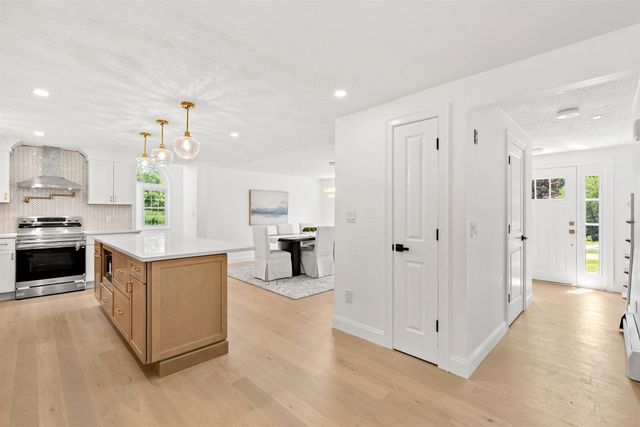 4 Elijah Hill Lane, Londonderry, NH 03053