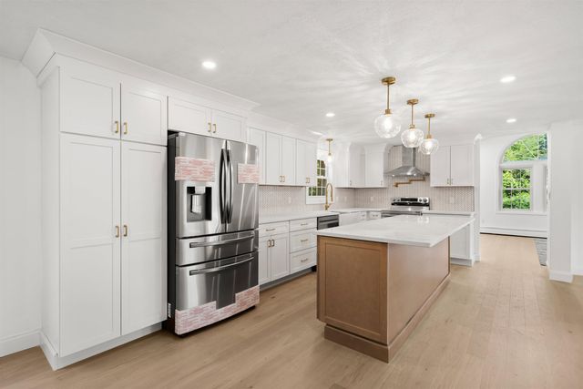 4 Elijah Hill Lane, Londonderry, NH 03053