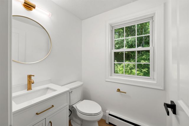 4 Elijah Hill Lane, Londonderry, NH 03053