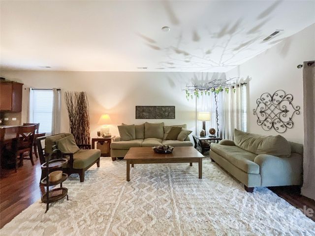 2005 Yellow Daisy Drive, Matthews, NC 28104