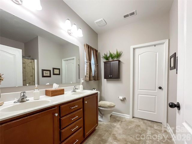 2005 Yellow Daisy Drive, Matthews, NC 28104