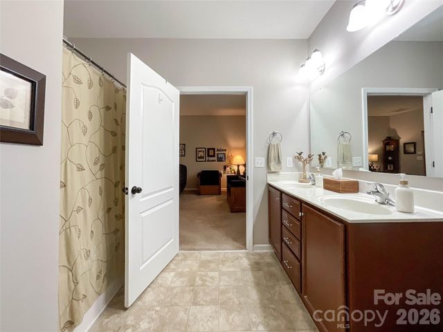 2005 Yellow Daisy Drive, Matthews, NC 28104