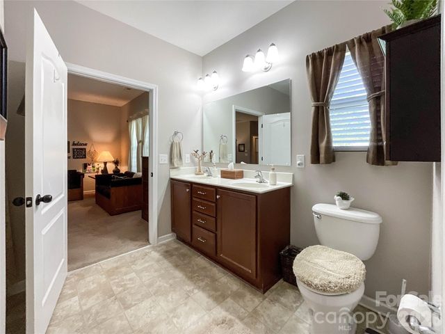 2005 Yellow Daisy Drive, Matthews, NC 28104