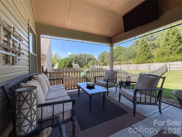 2005 Yellow Daisy Drive, Matthews, NC 28104