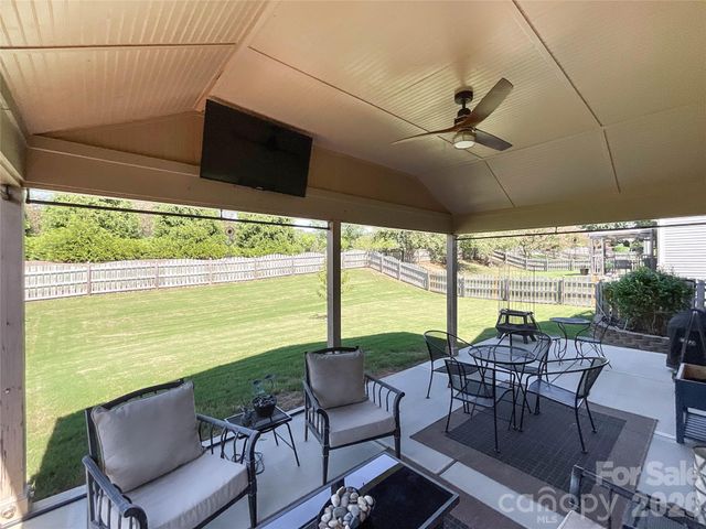 2005 Yellow Daisy Drive, Matthews, NC 28104