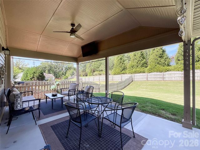2005 Yellow Daisy Drive, Matthews, NC 28104