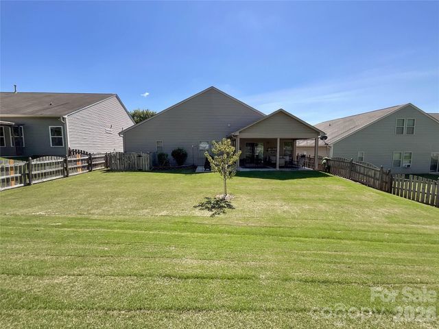 2005 Yellow Daisy Drive, Matthews, NC 28104