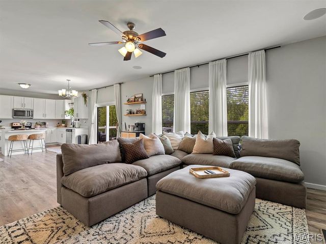 90 San Marino Parkway, Fenton, MO 63026