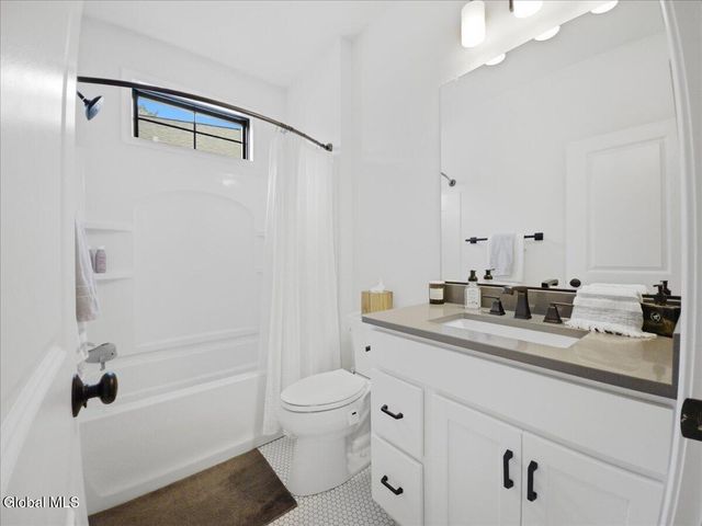 43 Bradley Circle, Halfmoon, NY 12065
