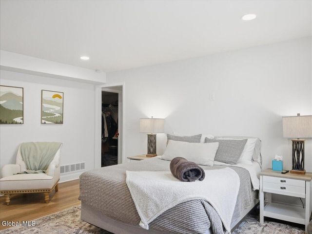 43 Bradley Circle, Halfmoon, NY 12065