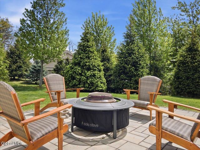 43 Bradley Circle, Halfmoon, NY 12065