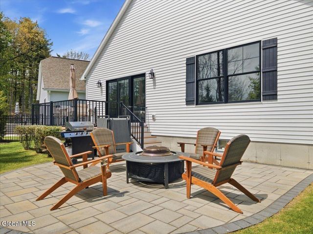 43 Bradley Circle, Halfmoon, NY 12065