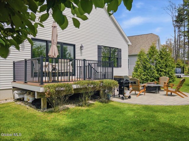 43 Bradley Circle, Halfmoon, NY 12065