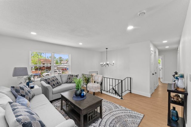 3345 W Garfield Street, Davenport, IA 52804