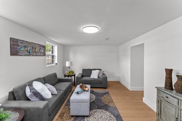 3345 W Garfield Street, Davenport, IA 52804