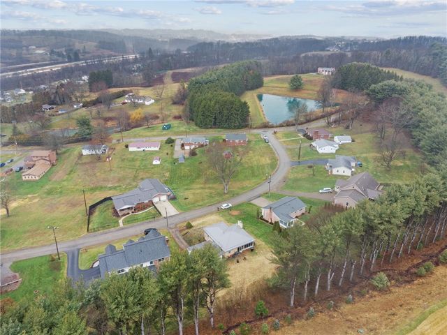 654 Hughes Dr, Buffalo Twp, PA 16229