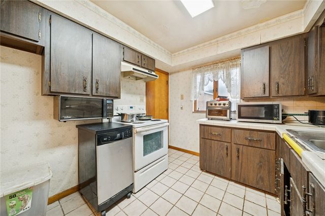 654 Hughes Dr, Buffalo Twp, PA 16229