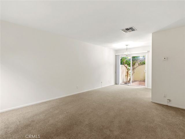 11138 Aqua Vista Street 18, Studio City, CA 91602