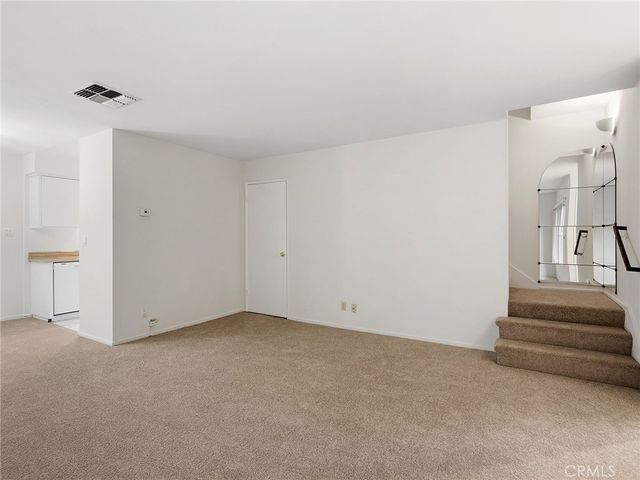 11138 Aqua Vista Street 18, Studio City, CA 91602