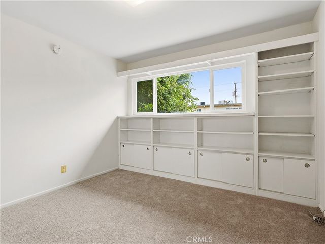 11138 Aqua Vista Street 18, Studio City, CA 91602