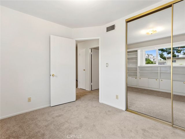 11138 Aqua Vista Street 18, Studio City, CA 91602