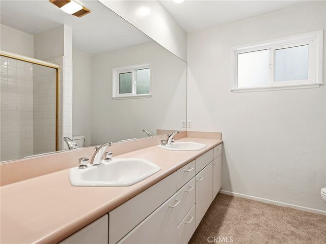 11138 Aqua Vista Street 18, Studio City, CA 91602