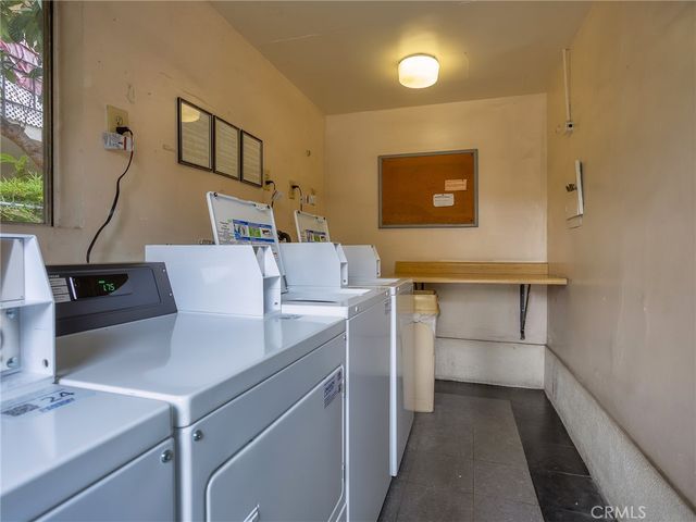 11138 Aqua Vista Street 18, Studio City, CA 91602