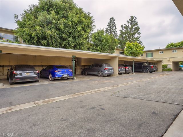 11138 Aqua Vista Street 18, Studio City, CA 91602