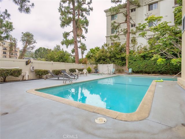 11138 Aqua Vista Street 18, Studio City, CA 91602