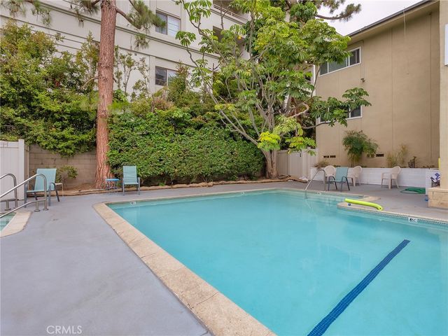 11138 Aqua Vista Street 18, Studio City, CA 91602