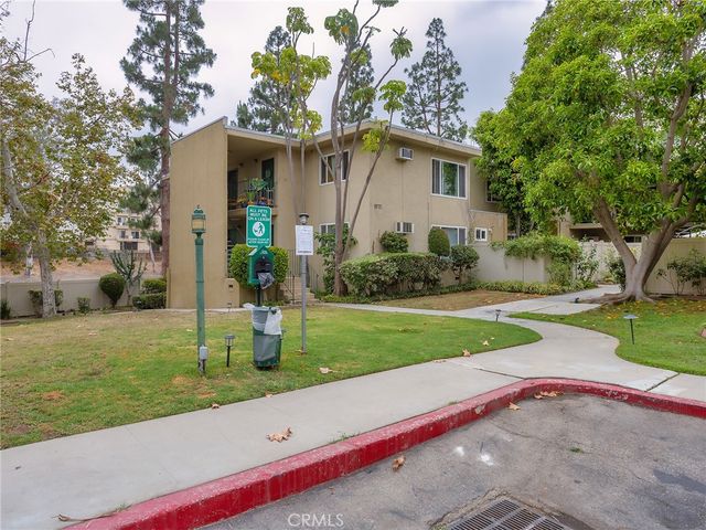 11138 Aqua Vista Street 18, Studio City, CA 91602