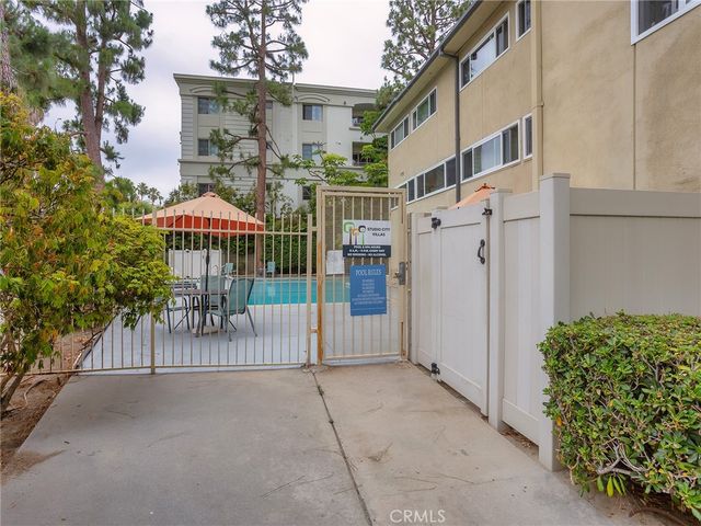 11138 Aqua Vista Street 18, Studio City, CA 91602