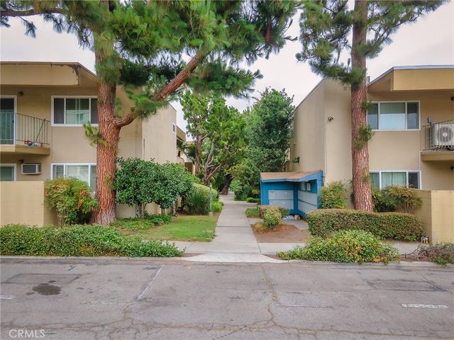 11138 Aqua Vista Street 18, Studio City, CA 91602