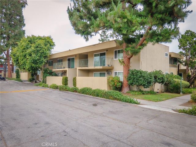 11138 Aqua Vista Street 18, Studio City, CA 91602