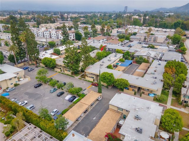 11138 Aqua Vista Street 18, Studio City, CA 91602
