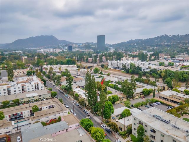 11138 Aqua Vista Street 18, Studio City, CA 91602
