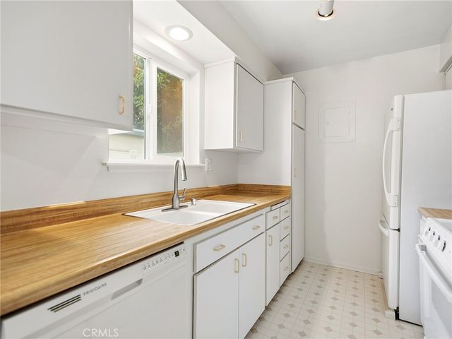 11138 Aqua Vista Street 18, Studio City, CA 91602