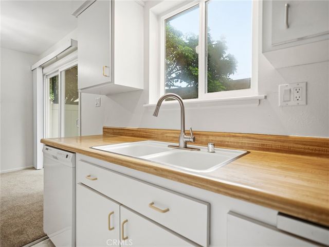 11138 Aqua Vista Street 18, Studio City, CA 91602
