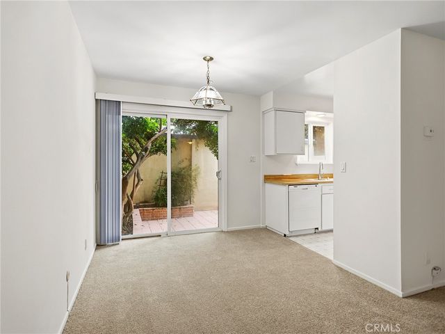 11138 Aqua Vista Street 18, Studio City, CA 91602