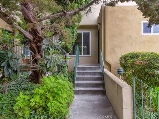 11138 Aqua Vista Street 18, Studio City, CA 91602