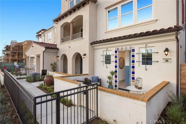 561 Gregory Way, Glendora, CA 91740
