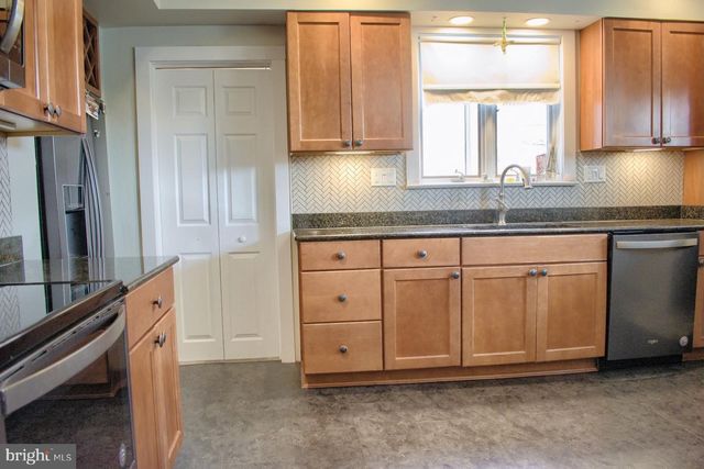 711 CLAY ST, Shamokin, PA 17872
