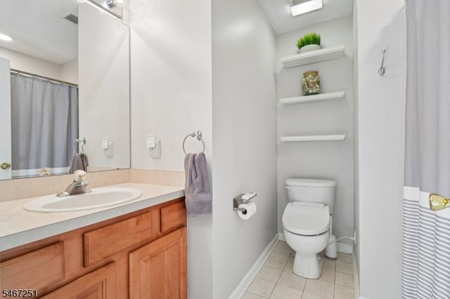114 Mountainside Dr, Pompton Lakes Boro, NJ 07442
