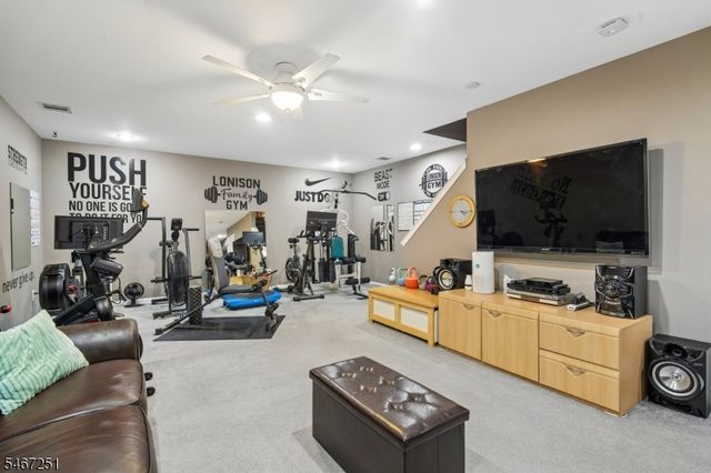 114 Mountainside Dr, Pompton Lakes Boro, NJ 07442