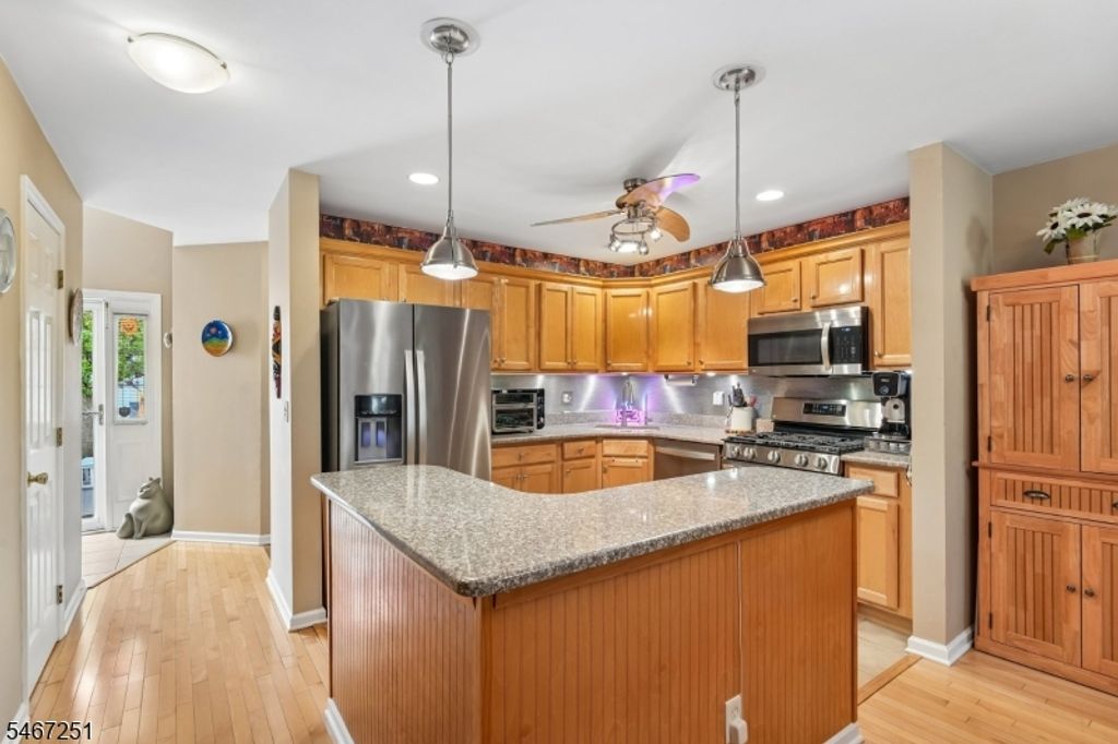 114 Mountainside Dr, Pompton Lakes Boro, NJ 07442 — photo 2