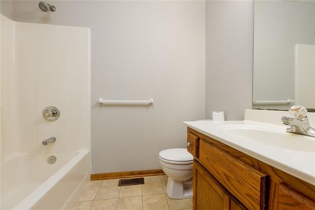 8631 NE 110th Street, Kansas City, MO 64157