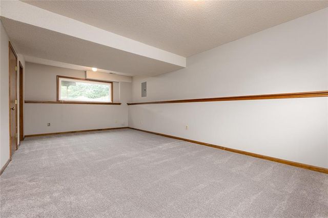 8631 NE 110th Street, Kansas City, MO 64157