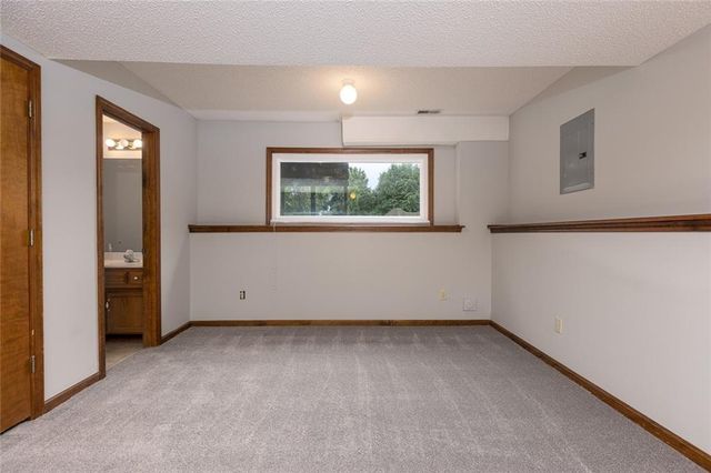 8631 NE 110th Street, Kansas City, MO 64157